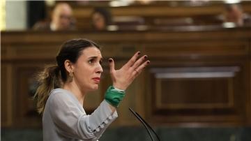 „Wir wollen keine Rückkehr zu einem patriarchalischen System, in dem man als Opfer gefragt wurde, ob man die Beine richtig geschlossen hatte“: Gleichstellungsministerin Irene Montero von Unidas Podemos.