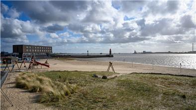 Wird das Weserstrandbad zum Schwimmbad oder wird eine vom Wasser abgetrennte Lagune wie in Butjadingen eingerichtet?