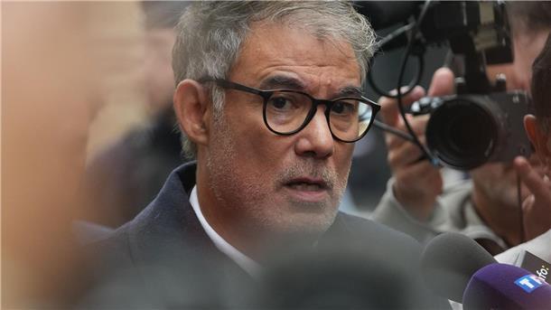 Frankreich erwartet Macrons Entscheidung zum Premier Wird Sozialistenchef Faure neuer französischer Premier?