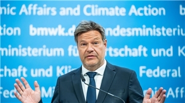 Wirtschaftsminister Robert Habeck erläutert die Förderprogramme für Klimaschutzverträge.