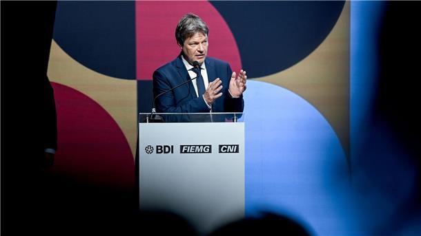 Habeck will deutsch-brasilianischen Aufbruch Wirtschaftsminister Robert Habeck spricht bei den Deutsch-Brasilianischen Wirtschaftstagen 2023.