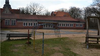 Wo einst die Schüler der Grundschule am Klostergang während der Pausen spielten, sollen 15 bis 20 Container aufgestellt werden, um bis Spätsommer eine Kindergarten- und eine Krippengruppe einrichten zu können.