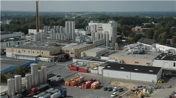 Wo einst Hülsen gereinigt und Granaten für Hitlers Krieg gefertigt wurden, entsteht nach 1947 das größte Industriegebiet im Landkreis Rotenburg. Das Foto zeigt einen Teil des größten Werks des Deutschen Milchkontors.