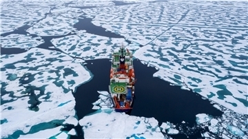 Das Forschungsschiff "Polarstern"während der "MOSAiC"-Epedition