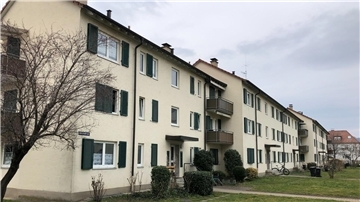 Wohnblocks der Wohnbau Lörrach: Die Stadt will die Wohnungen umwandeln und ein Flüchtlingsheim schaffen.