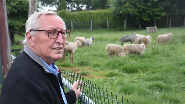 Wolfgang M. Schüßler aus Meckelstedt, Regionalsprecher der Gesellschaft zur Erhaltung alter und gefährdeter Haustierrassen, hat sich dem Erhalt alter Schaf- und Hühnerrassen verschrieben. Auch ein paar Leinegänse und Warzenenten leben auf seinem Resthof.