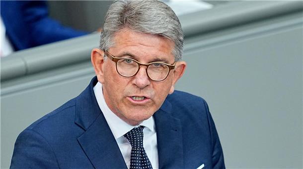 Zeichen der Solidarität: Lahav Shani dirigiert in Berlin Wolfram Weimer, Staatsminister für Kultur und Medien, intervenierte auch auf diplomatischen Kanälen (Archivbild).