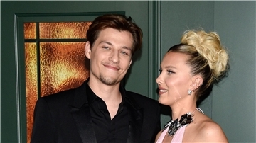 Wollen heiraten: Millie Borwn und ihr Freund Jake Bongiovi.