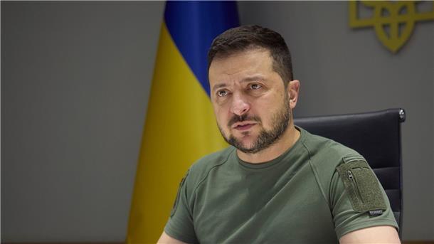 Selenskyjs Reden als Buch: „Botschaft aus der Ukraine“ Wolodymyr Selenskyj hat die Reden für das Buch „Botschaft aus der Ukraine“ selbst ausgewählt.