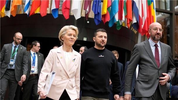 Wolodymyr Selenskyj (M) am Donnerstag als Gast beim EU-Gipfel in Brüssel.