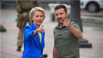 Wolodymyr Selenskyj (r.), Präsident der Ukraine, und EU-Komissionschefin Ursula von der Leyen.