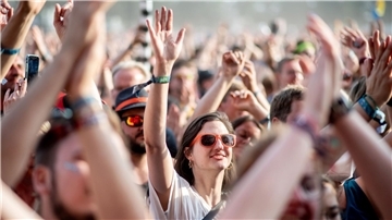 Wozu tanzen die Massen im Sommer 2023? Die Suche nach dem Sommerhit gestaltet sich schwieriger als sonst.