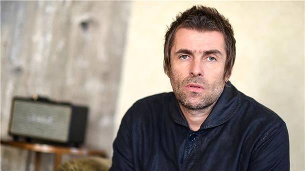 Wurde gemeinsam mit zwei weiteren Bandmitgliedern festgenommen und musste eine Nacht hinter Gittern verbringen: Liam Gallagher.