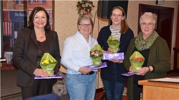Wurden einstimmig wiedergewählt: Kassenführerin Corinna Holst (von links), Vorsitzende Andrea Burfeind, die zweite Schriftführerin Annika Köster und die zweite Vorsitzende Saakje van der Kooi.