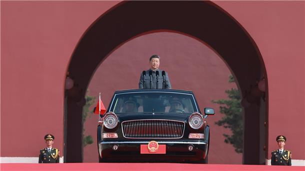China protzt mit Waffenschau - Xi im Bund mit Putin und Kim Xi hatte vor der Waffenschau in Peking friedliche Absichten seiner Armee betont.