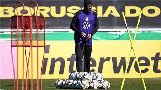 Yann-Aurel Bisseck zählt erstmals zum DFB-Kader. Für den Verteidiger von Inter Mailand ist das Hinspiel gegen die Italiener ein Heimspiel.