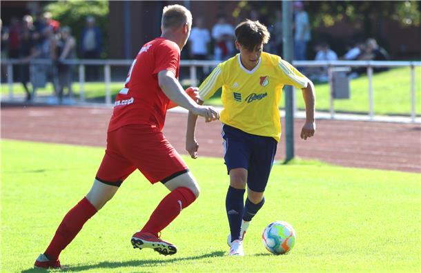MTSV Selsingen: Erst abgeschrieben, dann von allen bestaunt Youngster Finn Demmer (rechts) spielte in seinem ersten Herrenjahr eine bärenstarke Rückrunde.