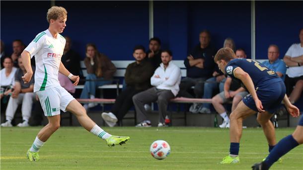 Mit 1:0 gegen Hemelingen holt sich Heeslingen in Elsdorf den Turniersieg Youngster Philipp Wilkens machte als linker Verteidiger erneut eine gute Partie, schaltete sich oft in die Offensive des Teams ein.