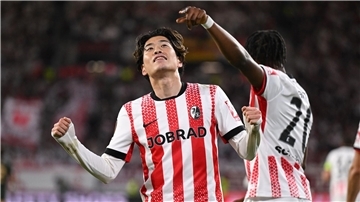 Yuito Suzuki war nach einer Ecke für Freiburg erfolgreich.