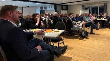 Zahlreiche Bürgerinnen und Bürger kamen bei der ersten „Dorfwerkstatt“ im Findorfer Dorfgemeinschaftshaus zusammen. 