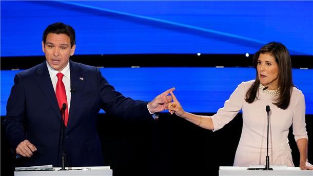 Zank und Streit auf der Bühne: Ron DeSantis und Nikki Haley bei der Debatte in Des Moines.