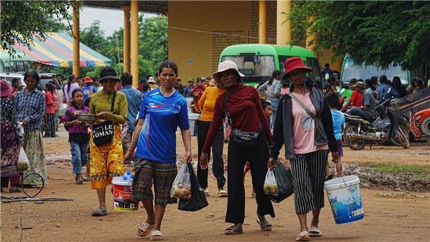 Thailand und Kambodscha einigen sich auf Waffenruhe Zehntausende Menschen wurden bereits vertrieben.
