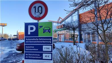 Schild vor dem Obi-Baumarkt in Bremerhaven