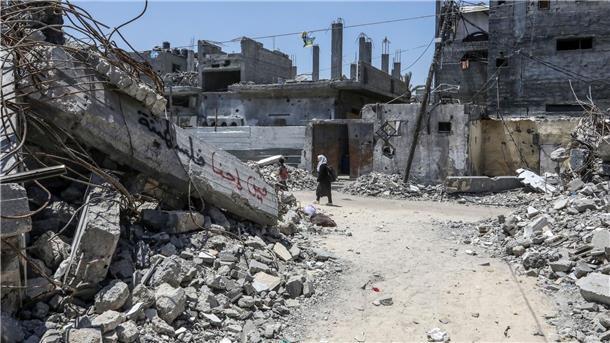 Zerstörte Gebäude im Gazastreifen. Der in Tunneln unter dem Küstengebiet ausharrende militärische Anführer der Hamas, Jihia al-Sinwar, ist einem Medienbericht zufolge nur dann zu einem Abkommen bereit, wenn es das Überleben der Hamas als militärische und politische Kraft in Gaza sichert.