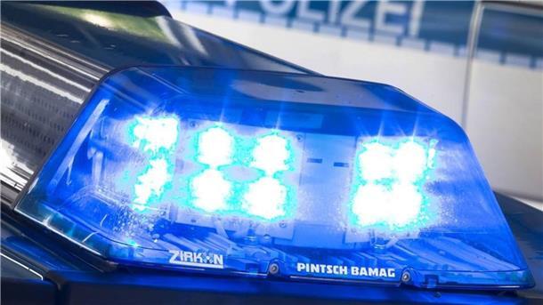 Unbekannte stehlen Bauaufzug aus Container - Polizei sucht Zeugen Blaulicht