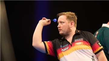 Zieht in die Top 16: Darts-Profi Schindler.