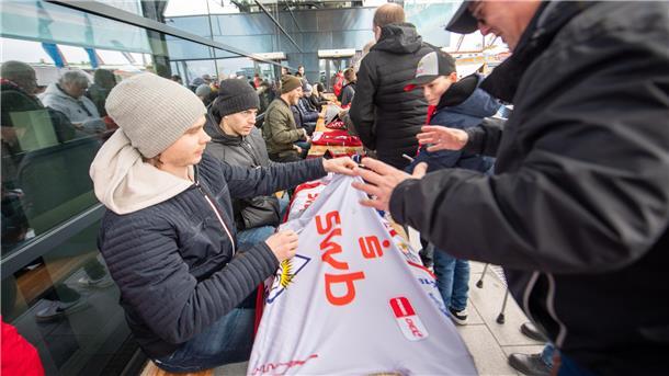 Ziga Jeglic (links) und Miha Verlic bei der Saison-Abschlussfeier der Pinguins.