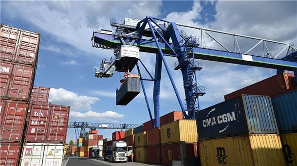 Deutsche Wirtschaft blickt pessimistisch aufs kommende Jahr Zinserhöhungen und die schwächelnde Weltwirtschaft verderben vielen Branchen in Deutschland die Stimmung.