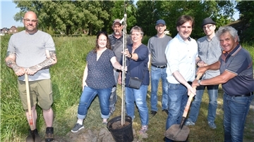 Pflanzaktion in Nordenham-Atens