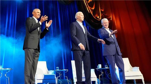 Präsidenten-Spektakel in New York: Biden, Obama und Clinton Zu der Veranstaltung mit Biden (M), Obama (l) und Clinton kamen mehrere Tausend Zuschauer.