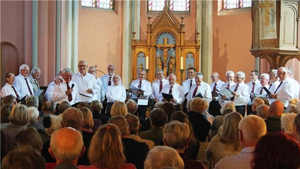 Sänger aus Kassebruch und Uthlede trotzen dem Chorsterben Zu ersten Mal traten die Männergesangvereine Uthlede und Kassebruch beim Bundessängerfest als gemeinsamer Chor auf.