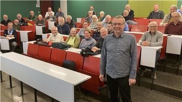 Zu Gast hatten die Nordenhamer Sternfreunde Prof. Dr. Jürgen Blum von der Technischen Universität Braunschweig.