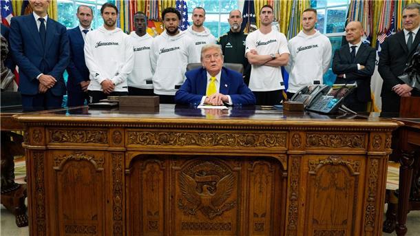 Das Big Business von Bayern und BVB im Trump-Land Zu Gast im Oval Office bei US-Präsident Donald Trump: WM-Teilnehmer Juventus Turin.