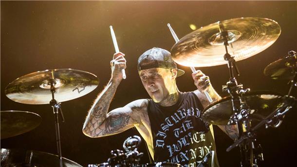 Blink-182-Schlagzeuger Travis Barker an Finger operiert Zu heftig getrommelt: Drummer Travis Barker von Blink-182 musste am Finger operiert werden.