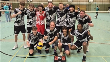 Zufriedene Gesichter bei der zweiten Volleyballmannschaft des TuS Zeven. Das junge Team kehrte mit einem 3:0-Sieg aus Buxtehude zurück.