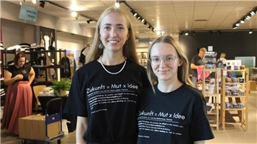 Die GIF-Studentinnen Alissa Borodin und Nadja Wedde.
