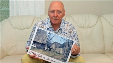 Zum zwanzigsten Mal präsentiert Otto Baur seinen Heimatkalender über Uthlede, der 2026 das Dorf vor hundert Jahren zeigt.