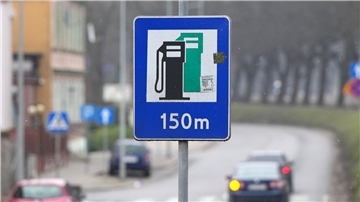 Zum ersten Mal seit Februar ist Diesel an deutschen Tankstellen wieder teurer als Superbenzin der Sorte E10.