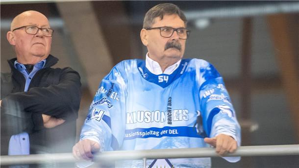 Pinguins verlieren vor der Länderspielpause einen heißen Tanz gegen Ingolstadt Zum fünften Inklusionsspieltag in der Deutschen Eishockey-Liga hat Alfred Prey sich ein Inklusions-Jersey übergeworfen.