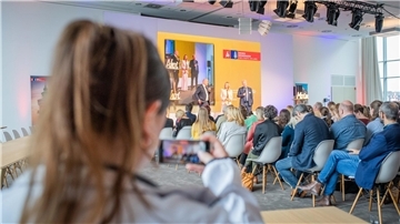 Zum Landestourismusforum kamen 130 Branchenvertreter im Conference Center zusammen. Sie diskutierten viel über den Einsatz Künstlicher Intelligenz und deren Chancen und Risiken für den Tourismus.