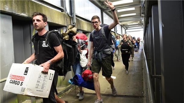 Zur Festival-Zeit ist am Scheeßeler Bahnhof die Hölle los. Dennoch: Im vergangenen Jahr kamen rund 9.000 Fans weniger mit der Bahn zum Hurricane.