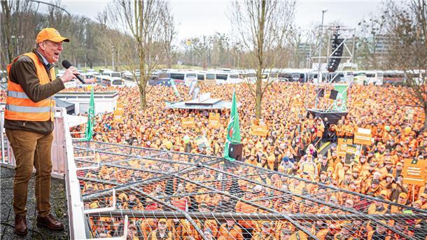 „Jagd ist Naturschutz“ - Jäger protestieren gegen Änderungen Zur Großdemo gegen Jagdbeschränkungen sind Jäger aus ganz Deutschland nach Hannover angereist.