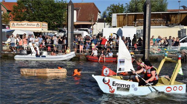 Diese Butjadinger Events sollte man nicht verpassen Zur Kutterregatta in Fedderwardersiel wird dieses Jahr auch wieder ein Papierboote-Rennen stattfinden.