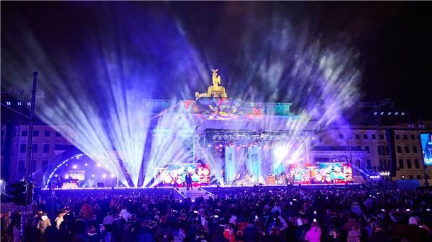Veranstalter: Keine Silvesterparty am Brandenburger Tor Zur Silvesterparty am Brandenburger Tor kamen jedes Jahr Zehntausende Menschen. (Archivfoto)