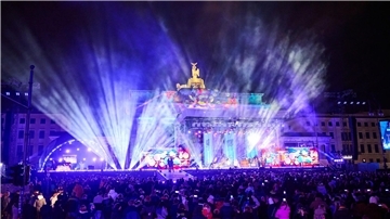 Zur Silvesterparty am Brandenburger Tor kamen jedes Jahr Zehntausende Menschen. (Archivfoto)