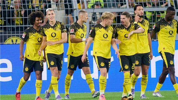 Wichtig für BVB und Nagelsmann: Schlotterbeck ist wieder da Zurück bei den Teamkollegen auf dem Platz: Nico Schlotterbeck (2.v.l)